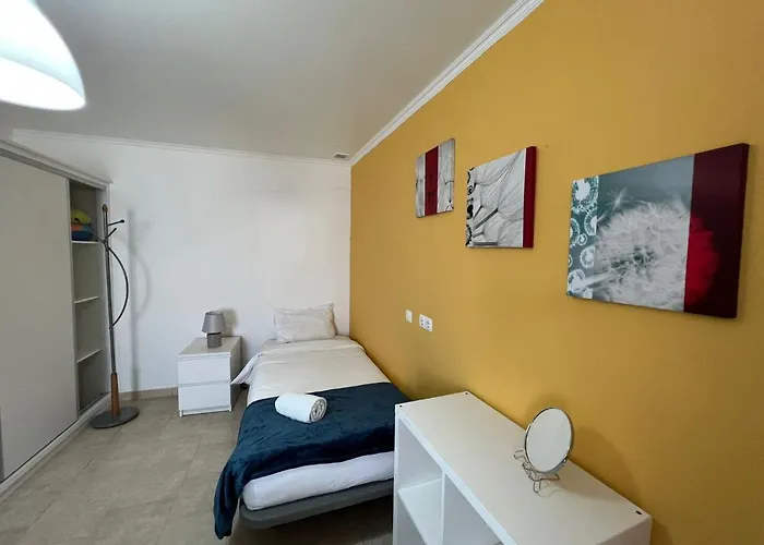 בית הארחה Surf House Helena 4*